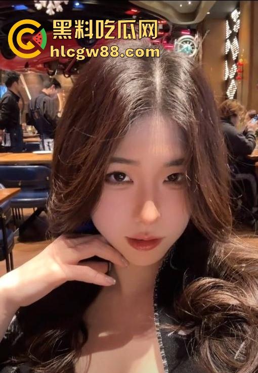 抖音极品高颜值网红【百利甜甜】黑丝学生装 露脸自慰 高级粉丝群福利大放送 先射为敬！  第10张