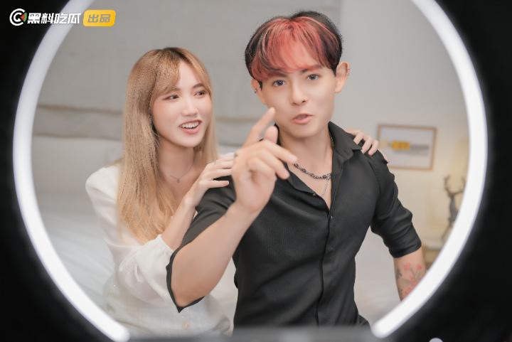 黑料吃瓜网出品-《江南第一小屌童锦程798&吴柳芳之花小龙&王老师爱情故事》第一集！  第3张