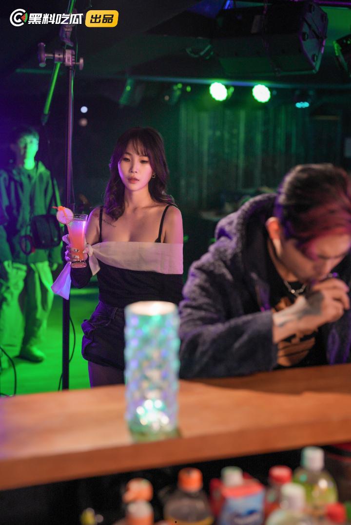 黑料吃瓜网出品-《江南第一小屌童锦程798&吴柳芳之花小龙&王老师爱情故事》第一集！  第4张