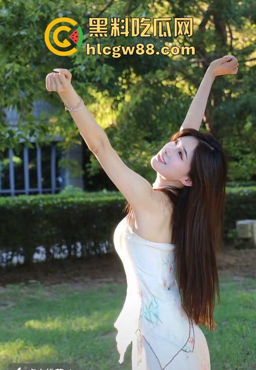 抖音极品高颜值网红【百利甜甜】黑丝学生装 露脸自慰 高级粉丝群福利大放送 先射为敬！  第19张