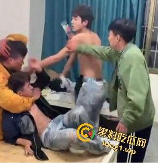 四川凉山纹身精神小伙持酒瓶钢管狠揍同学，血腥场面吓坏网友！  第3张