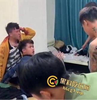 四川凉山纹身精神小伙持酒瓶钢管狠揍同学，血腥场面吓坏网友！  第8张