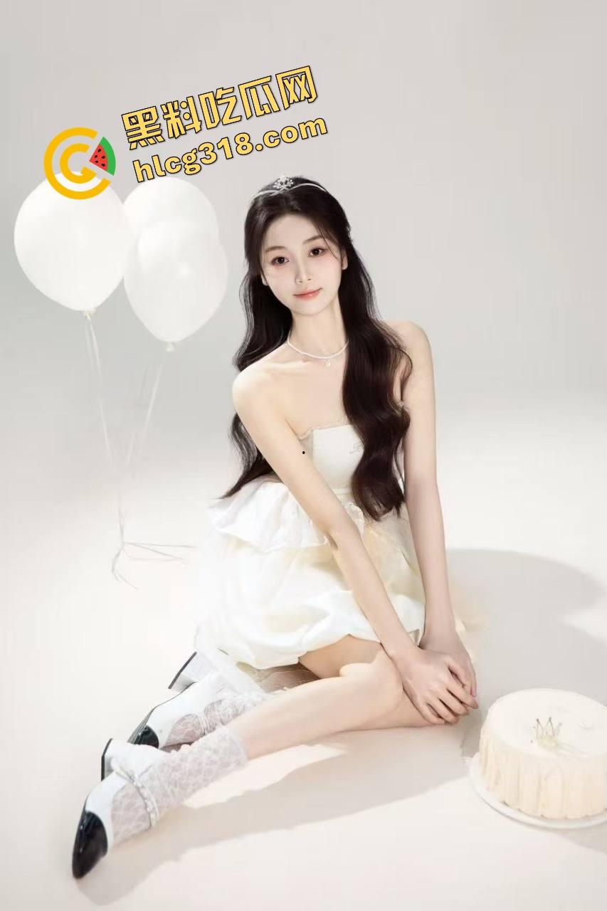 开房花活多全裸取闪送，骚女掀被露奶玩心跳，快递小哥见码如见鬼，头都不敢抬一脸写着社会险恶！  第1张