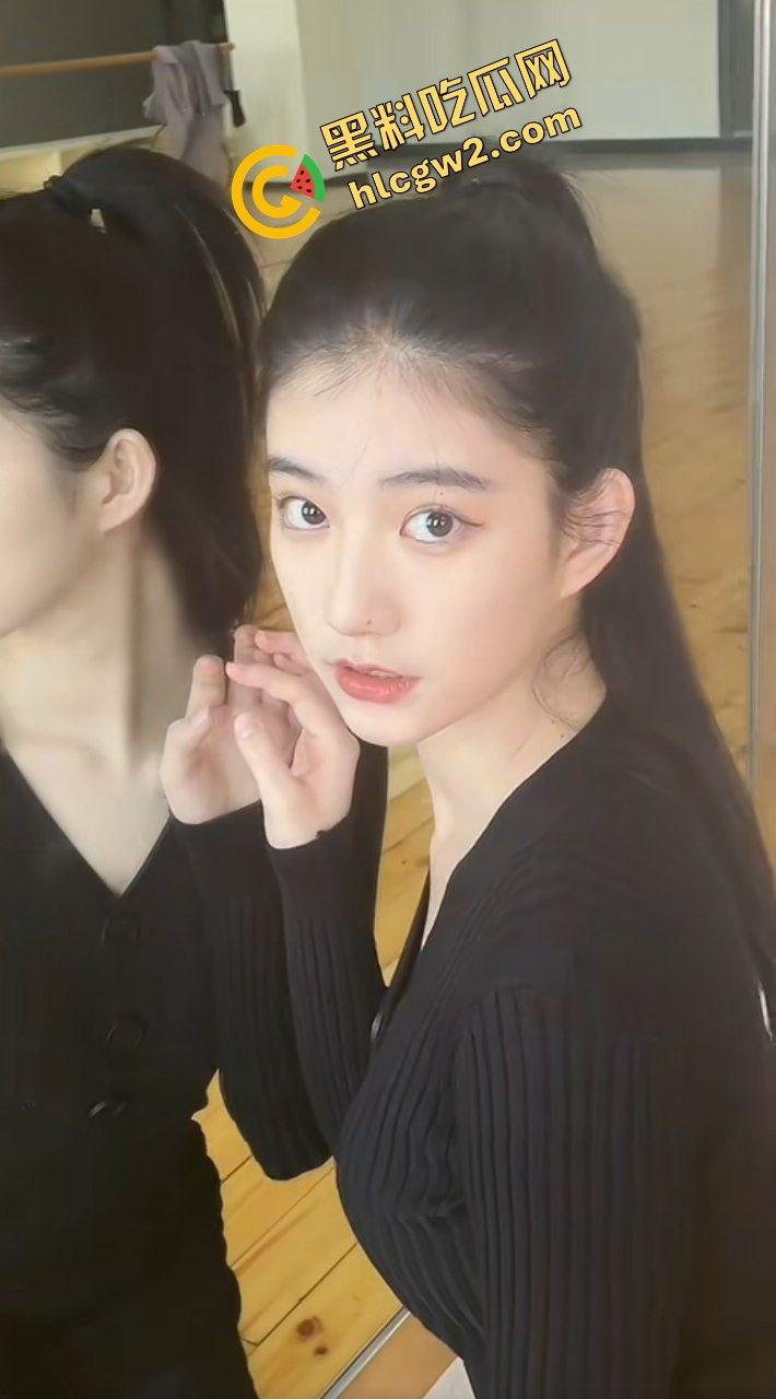 武汉音乐学院反差婊大四网红『煜佳是我』早期与校内富哥酒店激情骑乘！独家曝光流出！  第3张