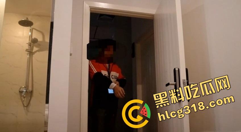 开房花活多全裸取闪送，骚女掀被露奶玩心跳，快递小哥见码如见鬼，头都不敢抬一脸写着社会险恶！  第7张