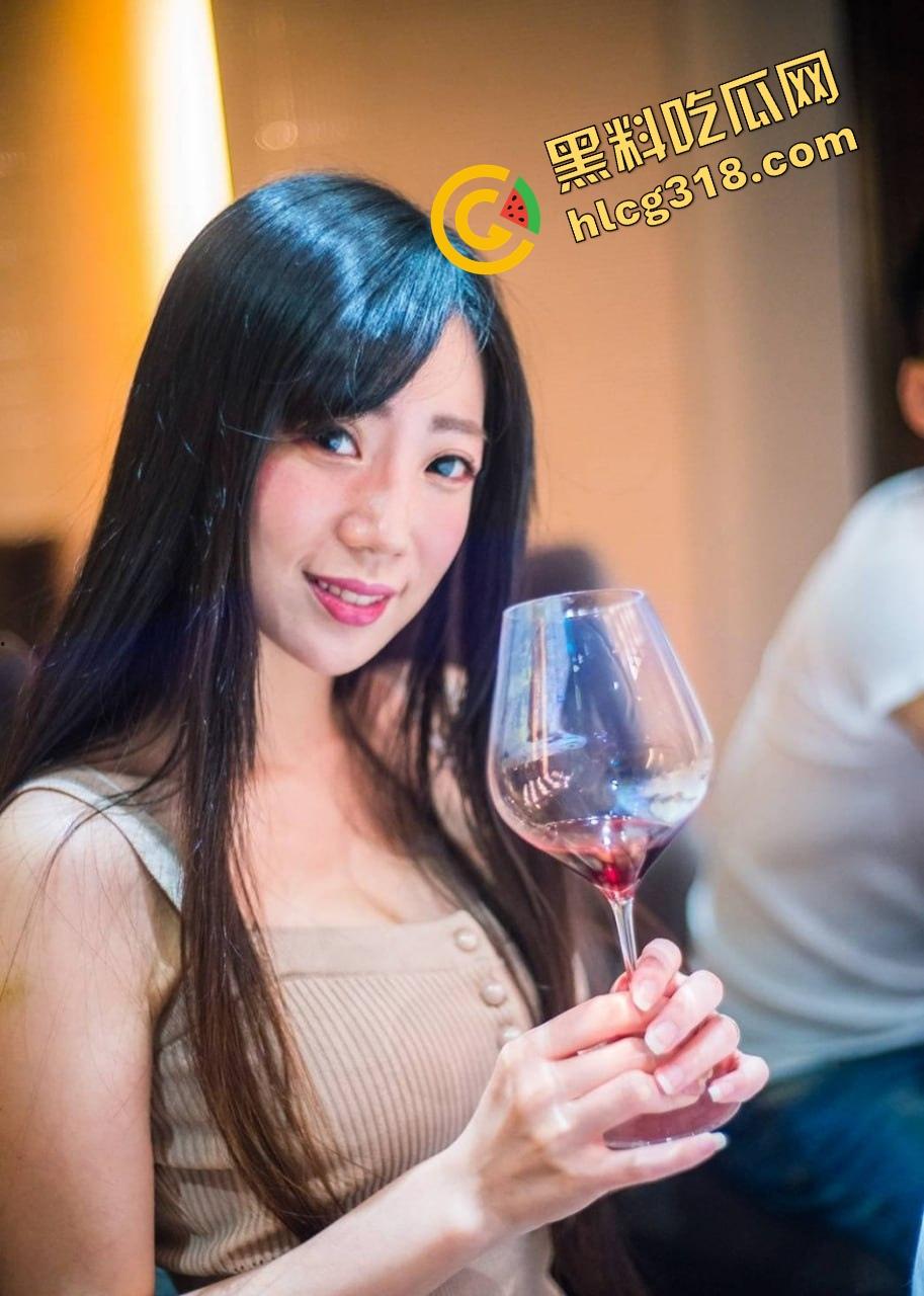 周日约炮敏感肌白丝女大『李延倩』轻揉一下就潮喷，揉两下水喷不停，比吃药还猛这怎么停下来！  第3张