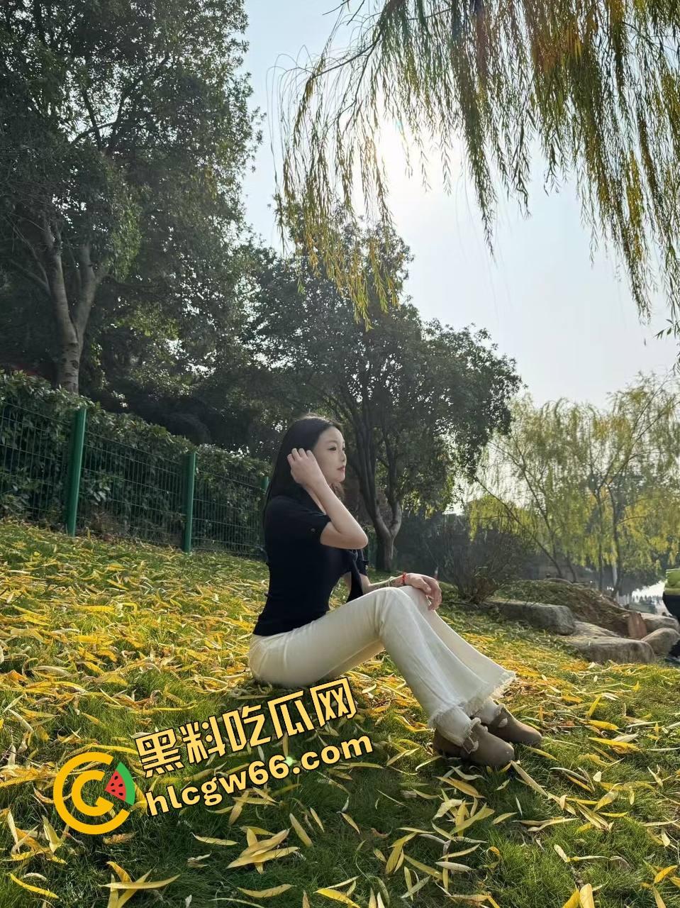 武汉【李露露】被开发半年从普通女生变成性奴母狗，一边打电话一边被爆操，SM羞耻玩法越玩越野！  第2张