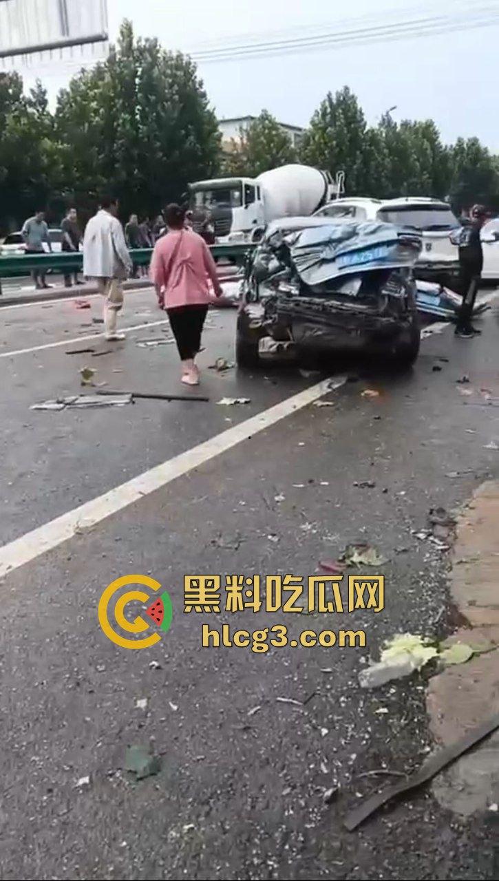 大连普兰店 大货车制动系统失控 刹车失灵 连撞数车 致一名女大学生死亡 对象发文感慨 3人受伤！  第9张