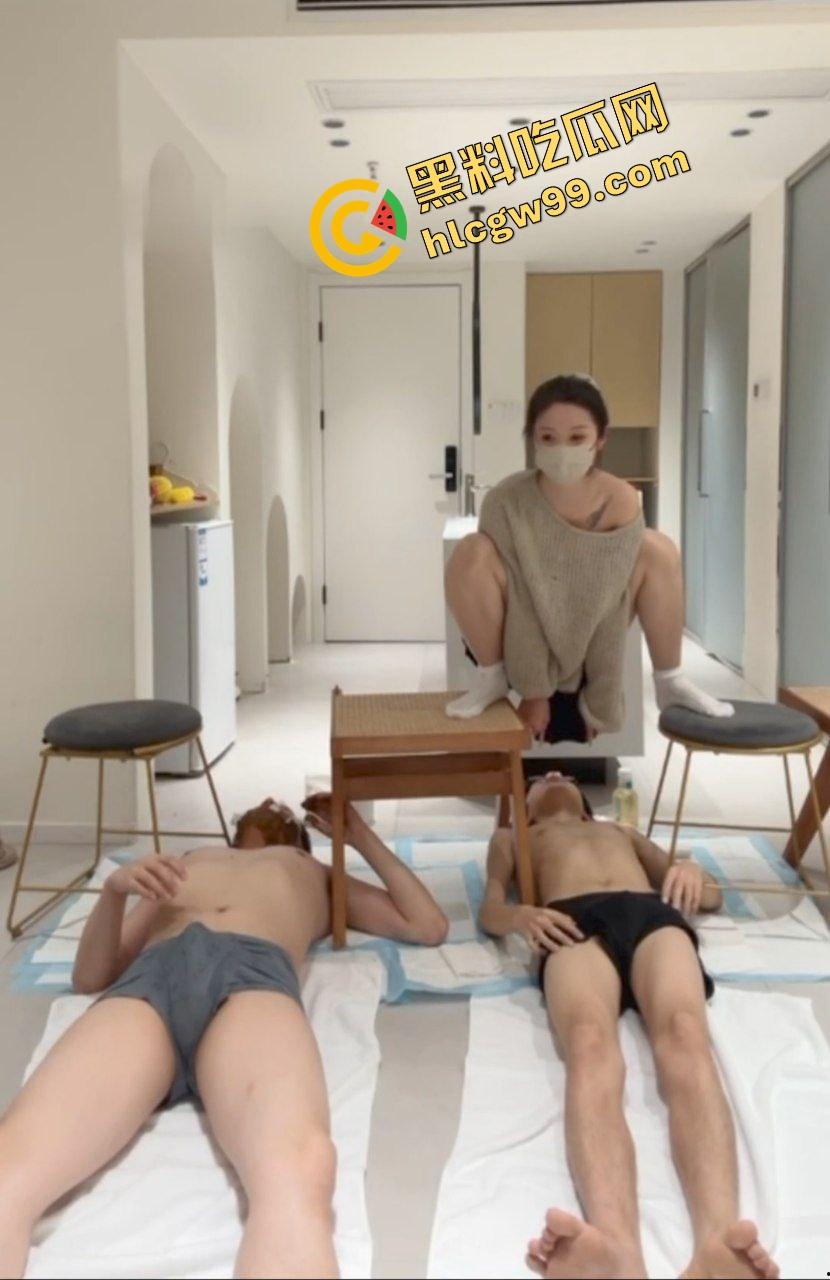 重口调教！成都骚鸡『于雯』喊闺蜜整活上演拉屎吃屎，2公狗躺地仙女蹲姿拉屎进嘴！独家曝光流出！  第6张