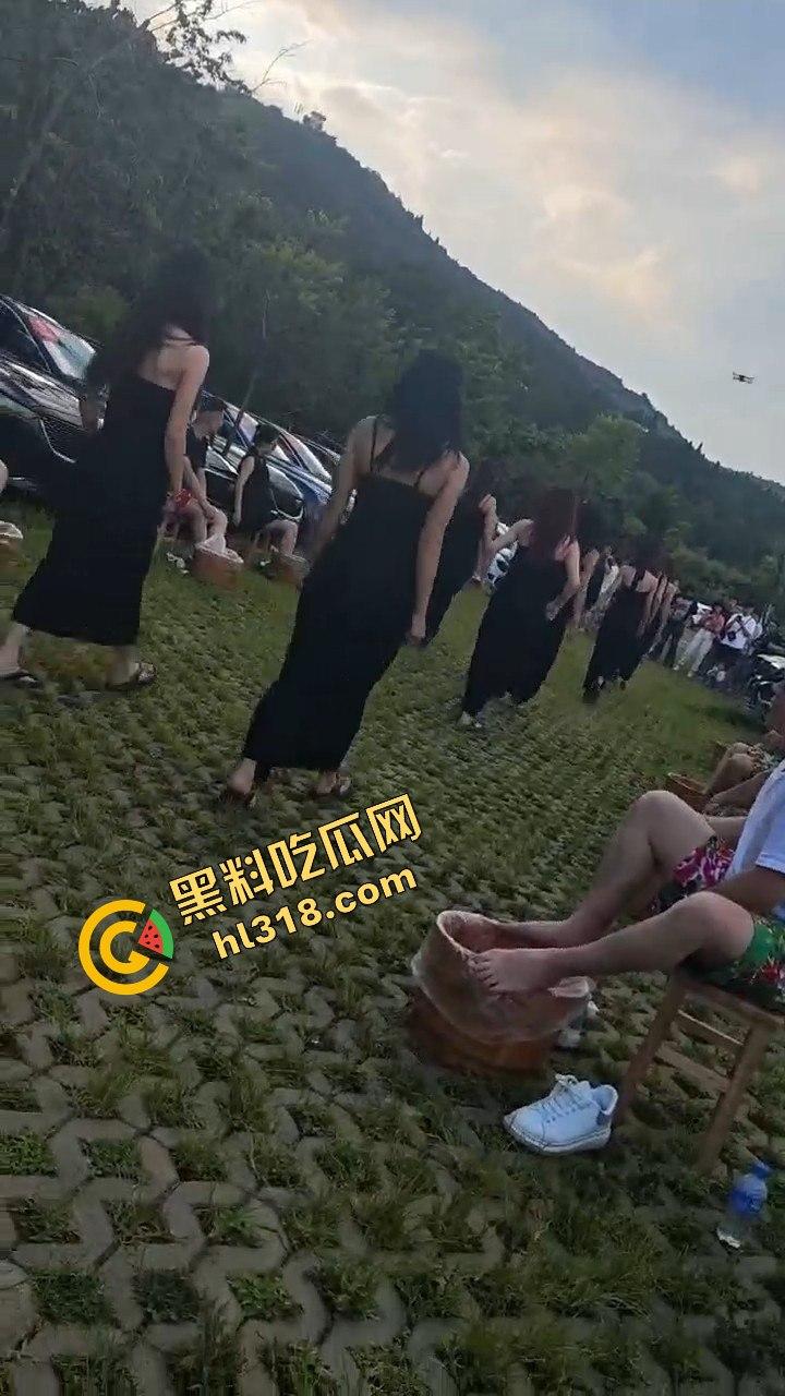 凯迪拉克聚会开到野外，把全会所女人都包了，足浴热舞酒水不断，真有你的凯之星！奢靡盛宴谁能比？  第3张
