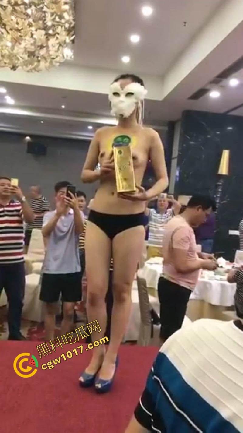奇葩猎奇合集：街头激情表演，公共场合的裸艳乱操，惊悚刺激，让你目瞪口呆！热门吃瓜事件全曝光  第1张