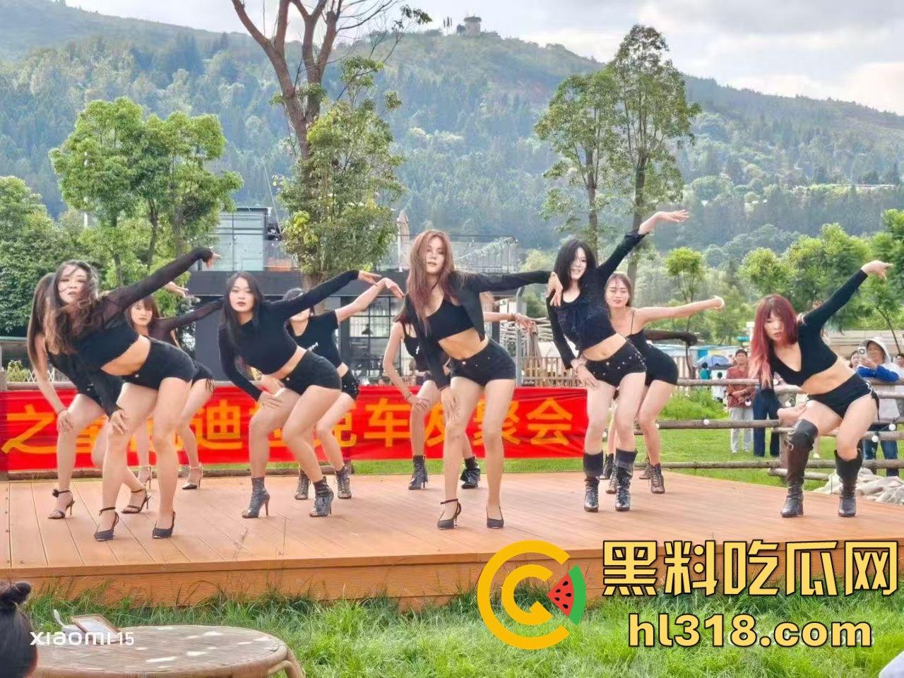 凯迪拉克聚会开到野外，把全会所女人都包了，足浴热舞酒水不断，真有你的凯之星！奢靡盛宴谁能比？  第8张