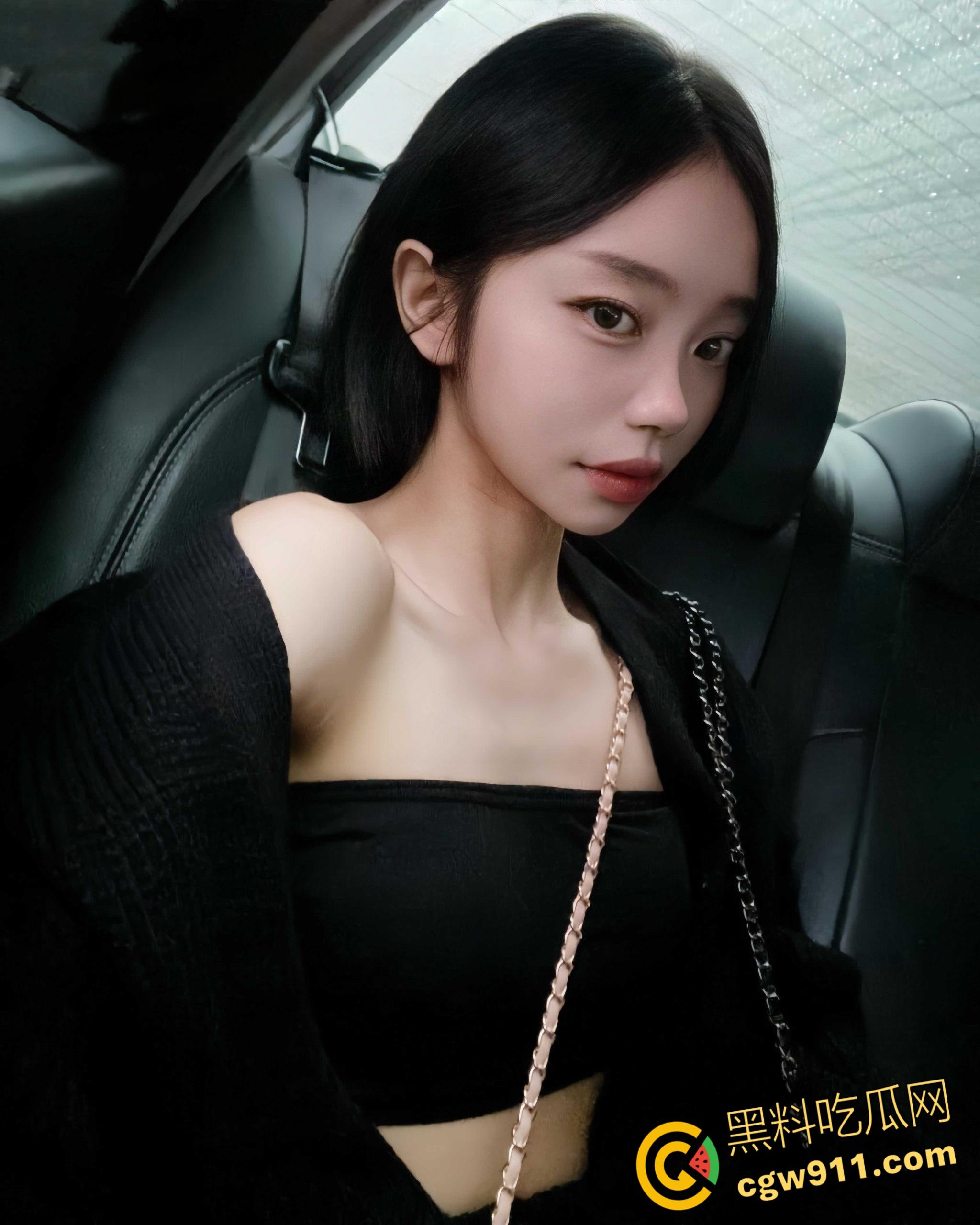 江浙沪假名媛大学生，骚母狗勾搭富二代失败被嘲笑，温泉酒店全裸泳装自拍，扒开珍珠丁字裤骑乘自慰！  第1张