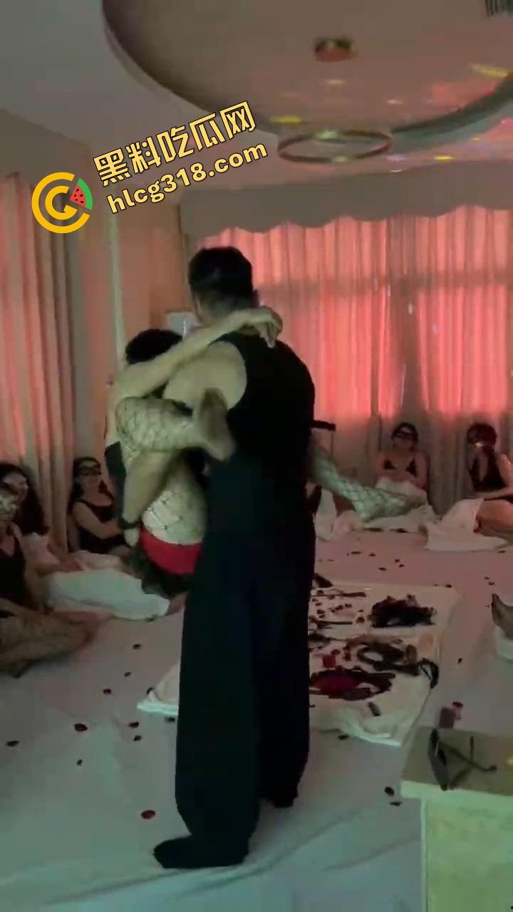 驭夫之术上线，人妻戴面具现场上课，学习如何制服男人的小老弟，老师亲自演示体位口活本事实战！  第9张