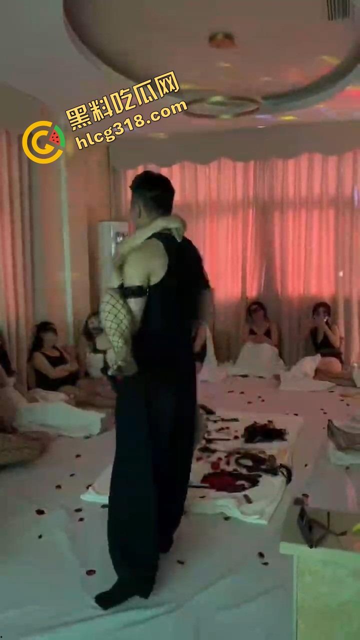 驭夫之术上线，人妻戴面具现场上课，学习如何制服男人的小老弟，老师亲自演示体位口活本事实战！  第10张