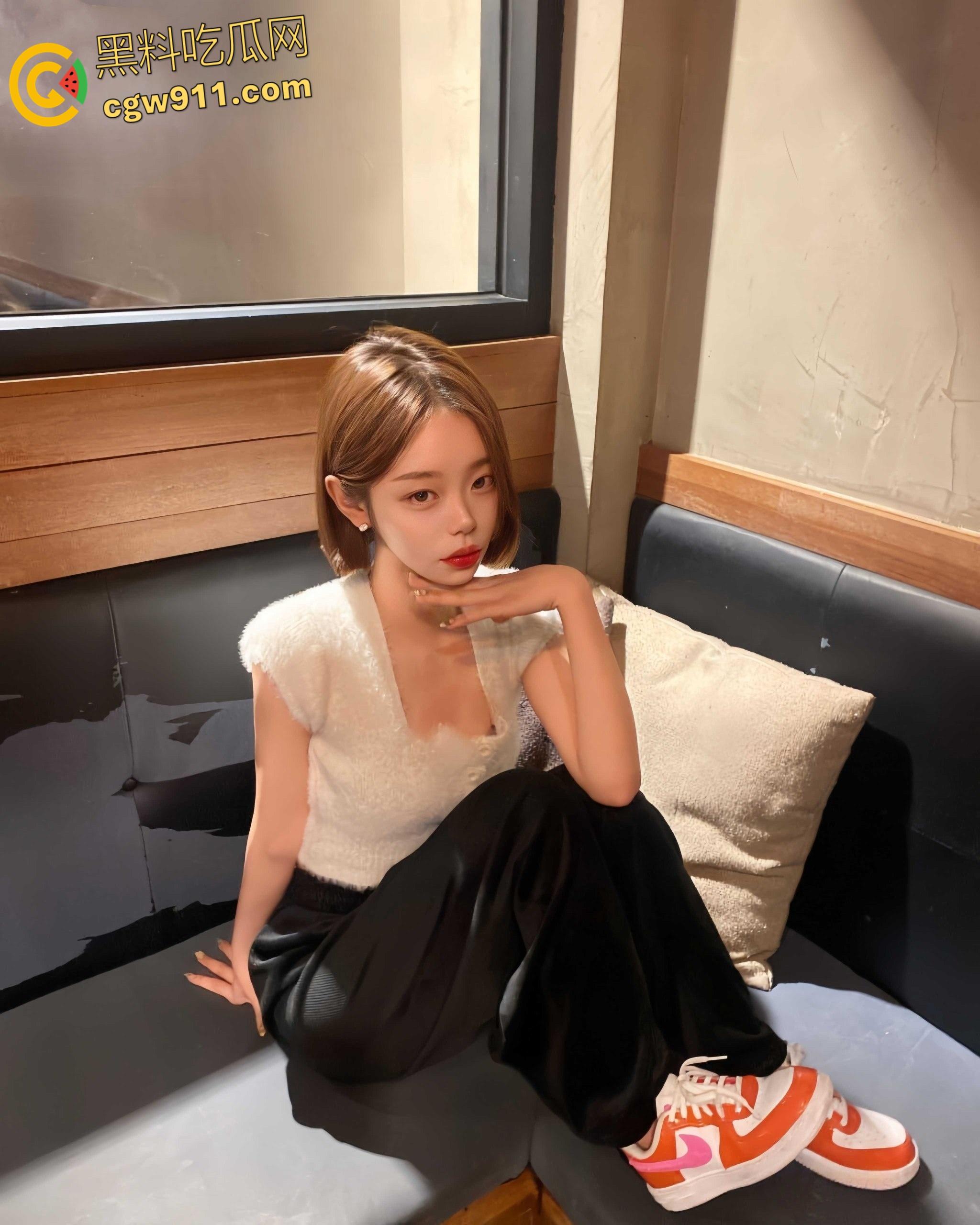 江浙沪假名媛大学生，骚母狗勾搭富二代失败被嘲笑，温泉酒店全裸泳装自拍，扒开珍珠丁字裤骑乘自慰！  第6张