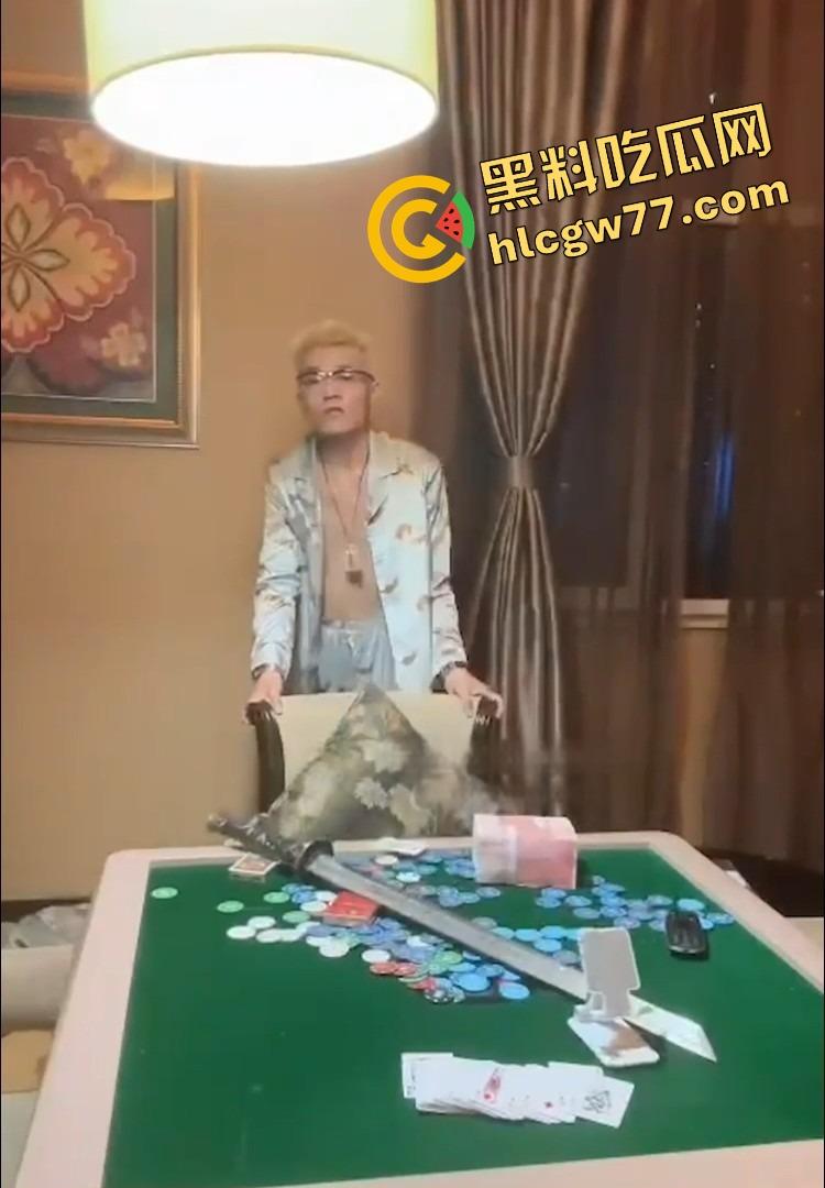 抖音精神小伙『周子磊』人设爆炸，舔粉网红转身自拍猛干6连发，评论区全是要资源的哥们！  第8张