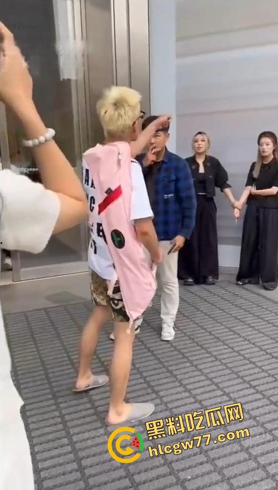 抖音精神小伙『周子磊』人设爆炸，舔粉网红转身自拍猛干6连发，评论区全是要资源的哥们！  第12张