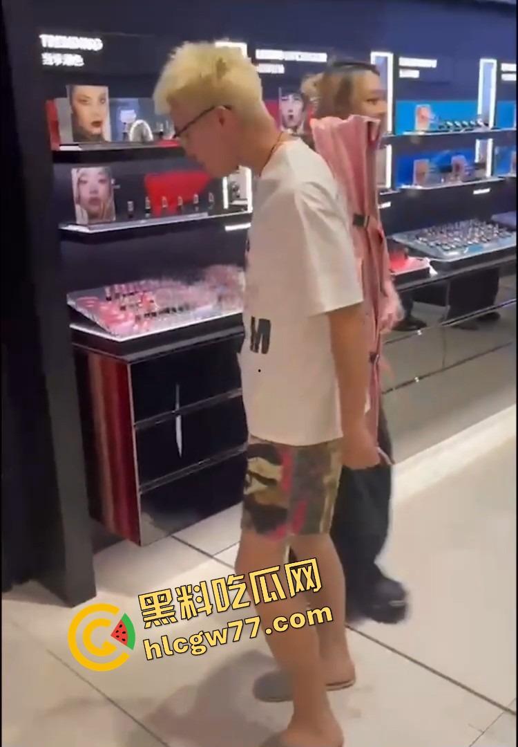 抖音精神小伙『周子磊』人设爆炸，舔粉网红转身自拍猛干6连发，评论区全是要资源的哥们！  第14张