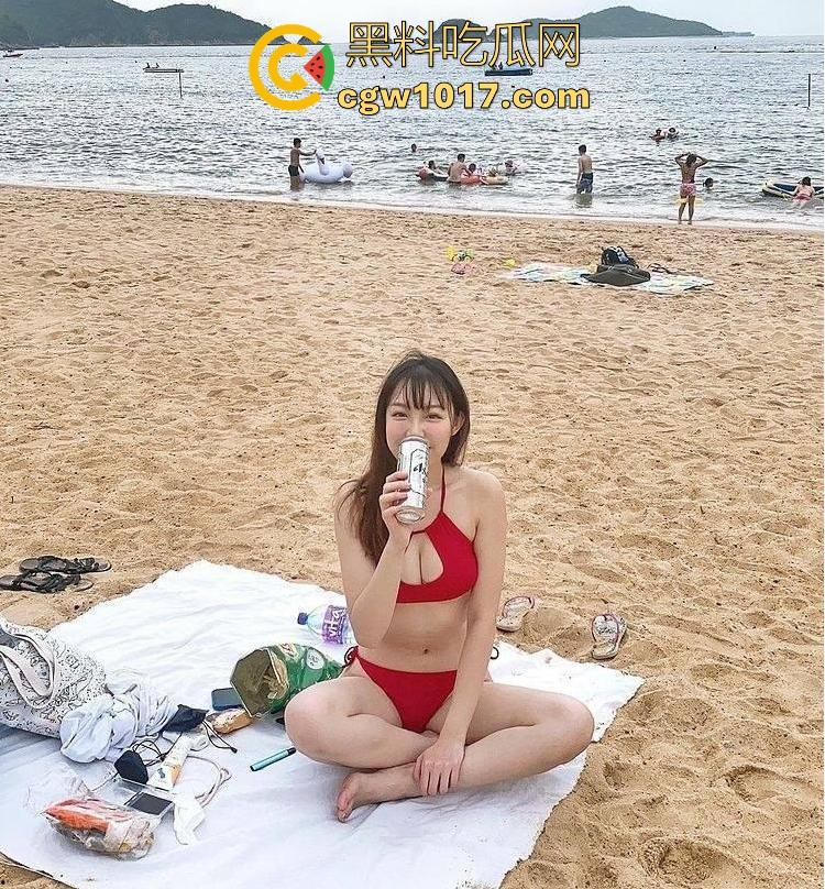 杭州工商大学高颜值反差嫩妹【肖艺莹】与前男友旅游做爱视频曝光，激情缠绵本性尽显，跪床口交对镜后入爆操娇躯！  第2张