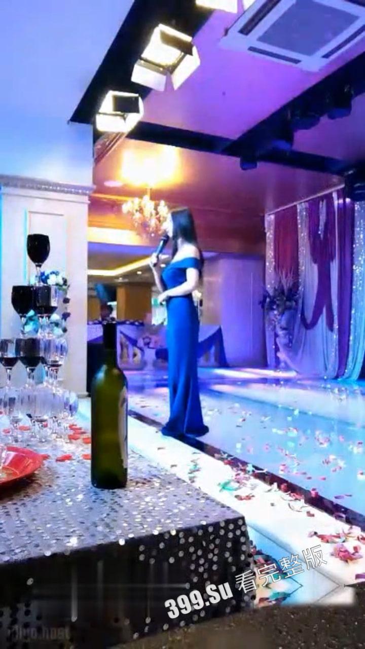 真刺激！一本正经主持婚礼的美女司仪  竟是塞着跳蛋直播的黄播 婚礼结束进厕所潮喷卸欲 真实淫领风骚啊 第3张