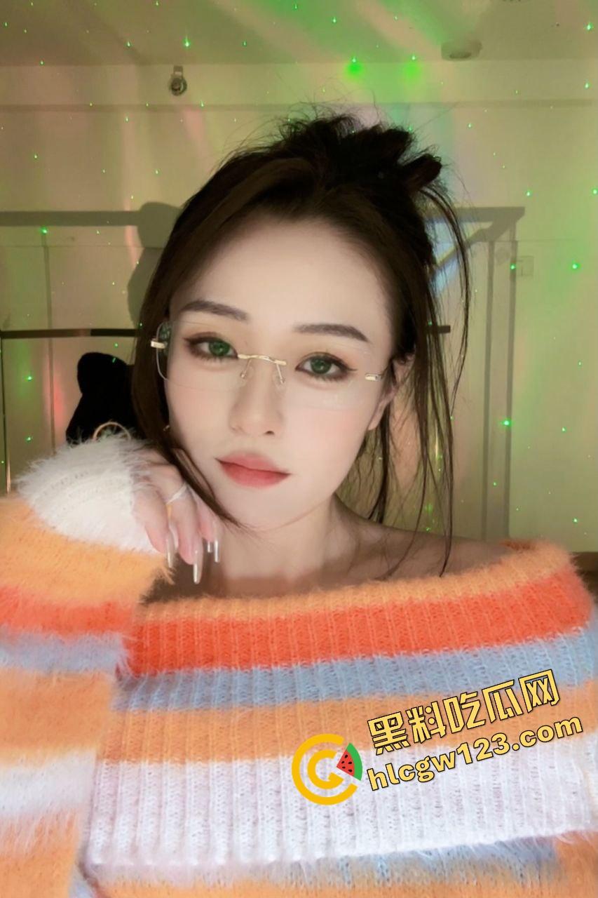 抖音主播『小苏苏』戴口球套狗链穿黑丝直播热舞，被举报下播，家人们刚硬，结果被狗逼毁了！  第2张