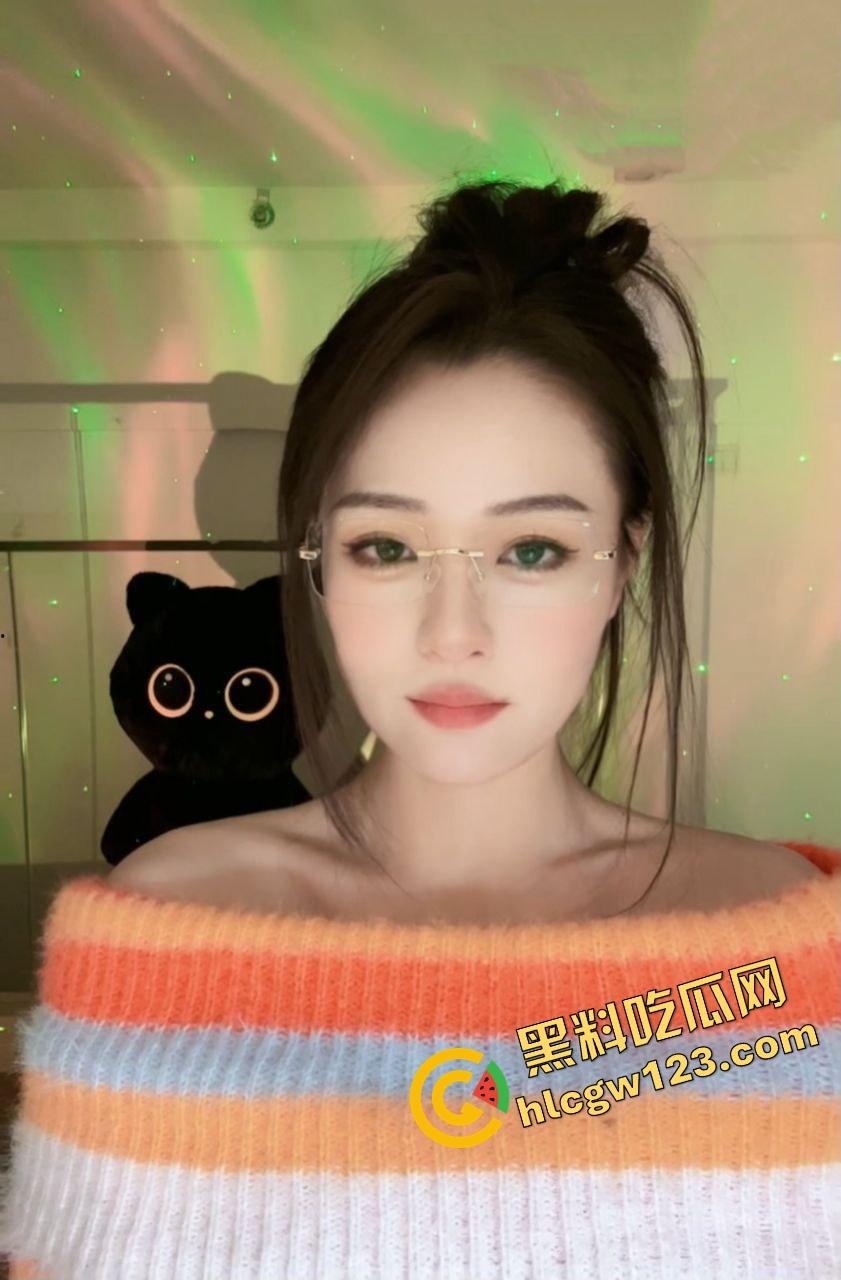 抖音主播『小苏苏』戴口球套狗链穿黑丝直播热舞，被举报下播，家人们刚硬，结果被狗逼毁了！  第6张