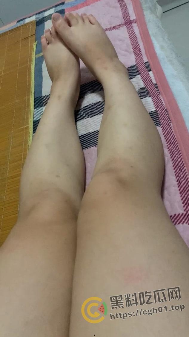 武汉大学大一萌妹给男友发私密视频被流出 肥嫩鲍鱼 粉里透红 揉一下水就喷出来  第6张