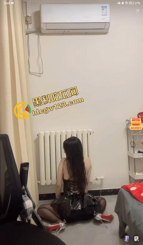 抖音主播『小苏苏』戴口球套狗链穿黑丝直播热舞，被举报下播，家人们刚硬，结果被狗逼毁了！  第12张