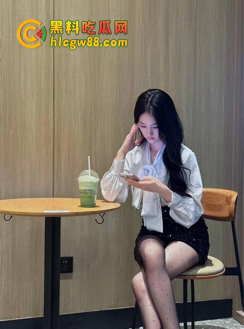 北京大一JK女仆兼职妹『刘婉玉』微信撩两周成功骗炮，白丝嫩妹被后入操哭，奶子上全是精！  第1张