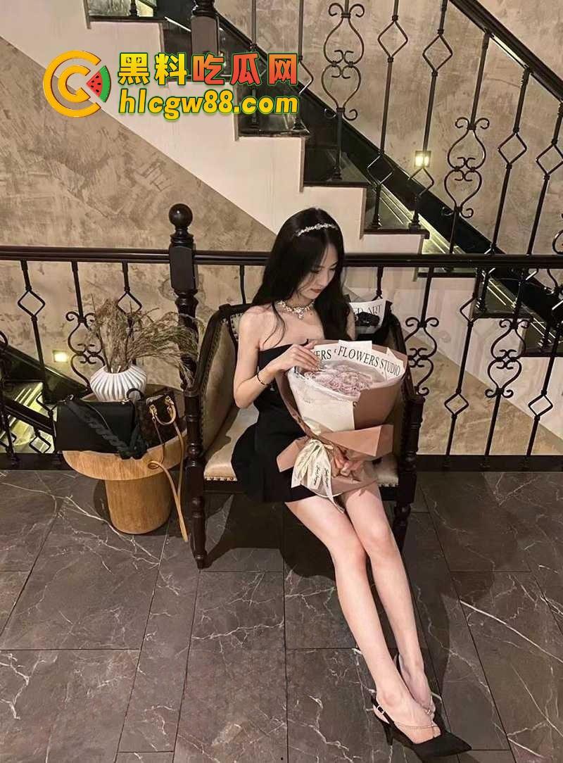 北京大一JK女仆兼职妹『刘婉玉』微信撩两周成功骗炮，白丝嫩妹被后入操哭，奶子上全是精！  第3张