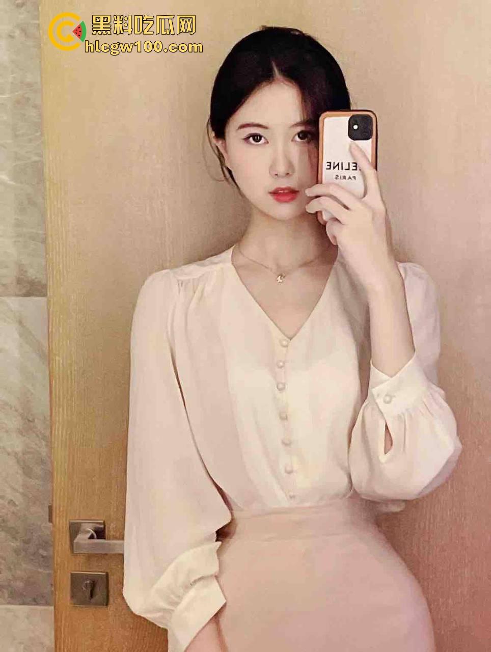 西安极品人妻【吴若曦】绿帽癖老公求单男3P，翘臀人妻百人斩目标，老婆被日老公撸到爽，骚到丧心病狂！  第7张