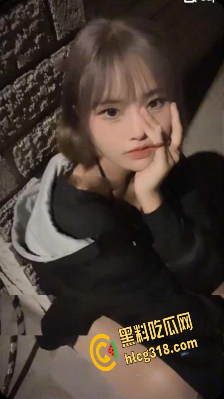 火辣短发台妹反差婊！露脸自慰私拍，嫩乳粉穴一线天撩爆全网！  第1张