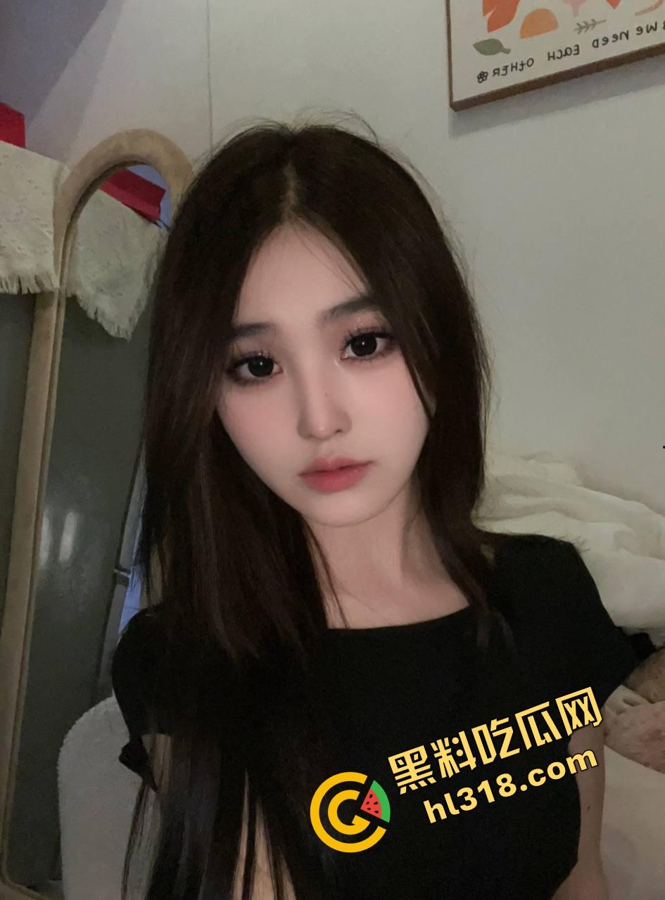 白裙小羊变吞精母狗,超市收银员『王雪儿』试衣间跪舔,精液从小嘴流一脸,跪地舔完还腼腆说好喝! 第2张 白裙小羊变吞精母狗,超市收银员『王雪儿』试衣间跪舔,精液从小嘴流一脸,跪地舔完还腼腆说好喝! 第2张