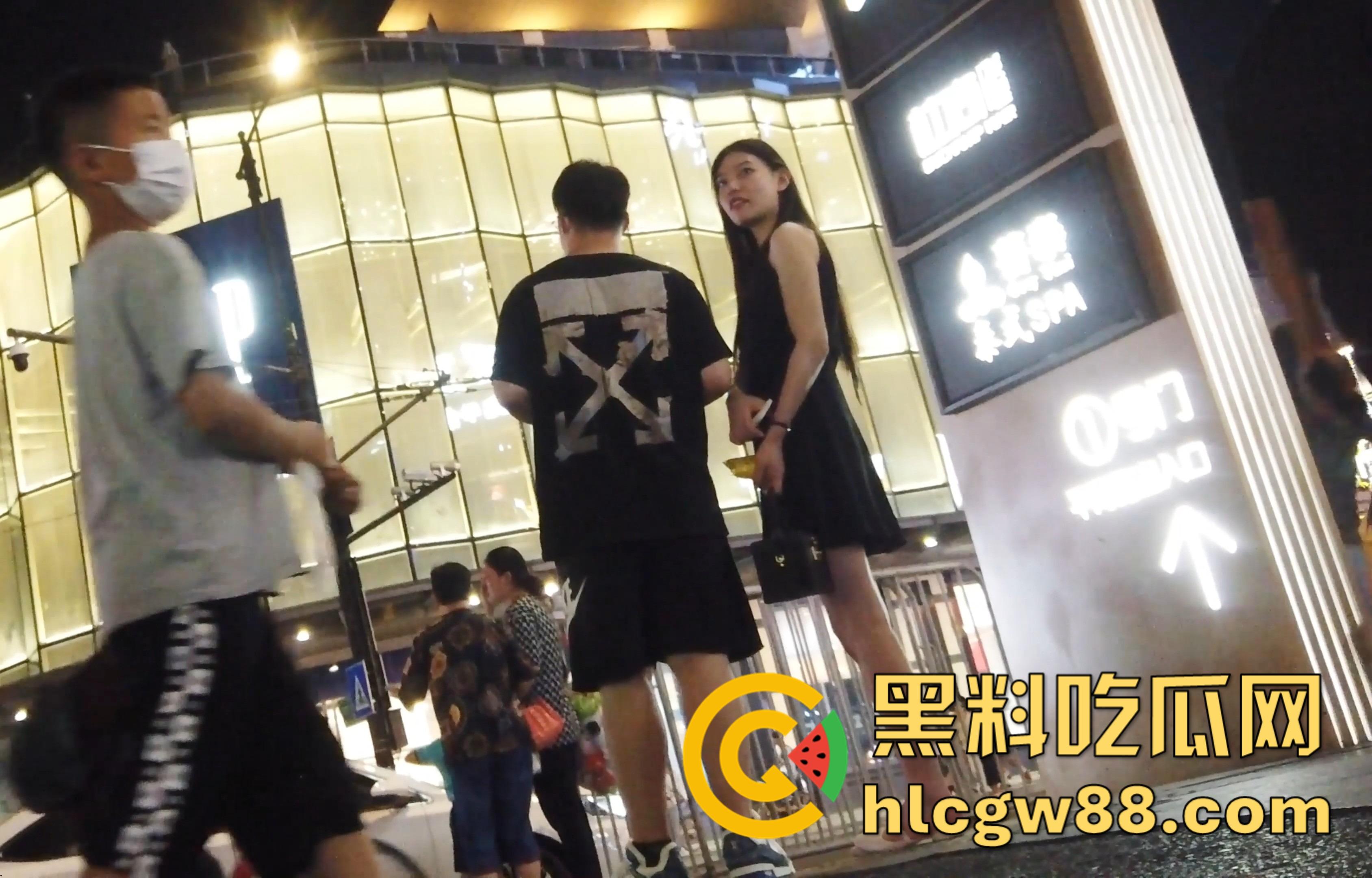 厕抄底大神商场偷拍，洛丽塔JK裙学妹，各种裙底风光，这丁字裤也太骚了，各种户型美穴应有尽有！  第3张