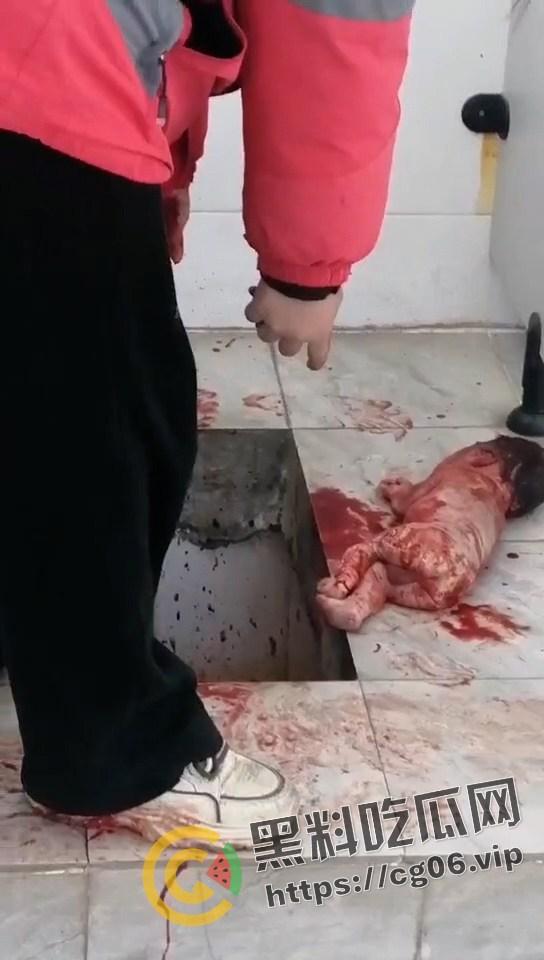 陕西咸阳旬邑县职田中学女生厕所生娃！跟拉屎一样直接拉出来  满地血浆 小孩估计早没气了 真的是地狱开局了 第4张