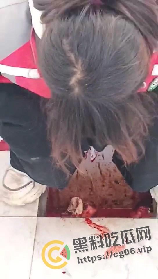 陕西咸阳旬邑县职田中学女生厕所生娃！跟拉屎一样直接拉出来  满地血浆 小孩估计早没气了 真的是地狱开局了 第5张