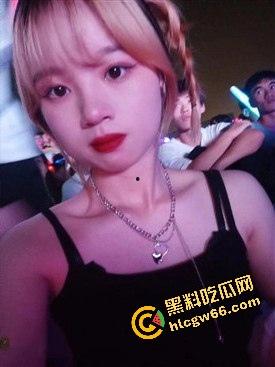 武汉地产公司骚货『朱茹珺』纹身只准操不准爱，穿职业装黑丝骑情人猛摇 白天带客户签单晚上当母狗泄欲！  第3张