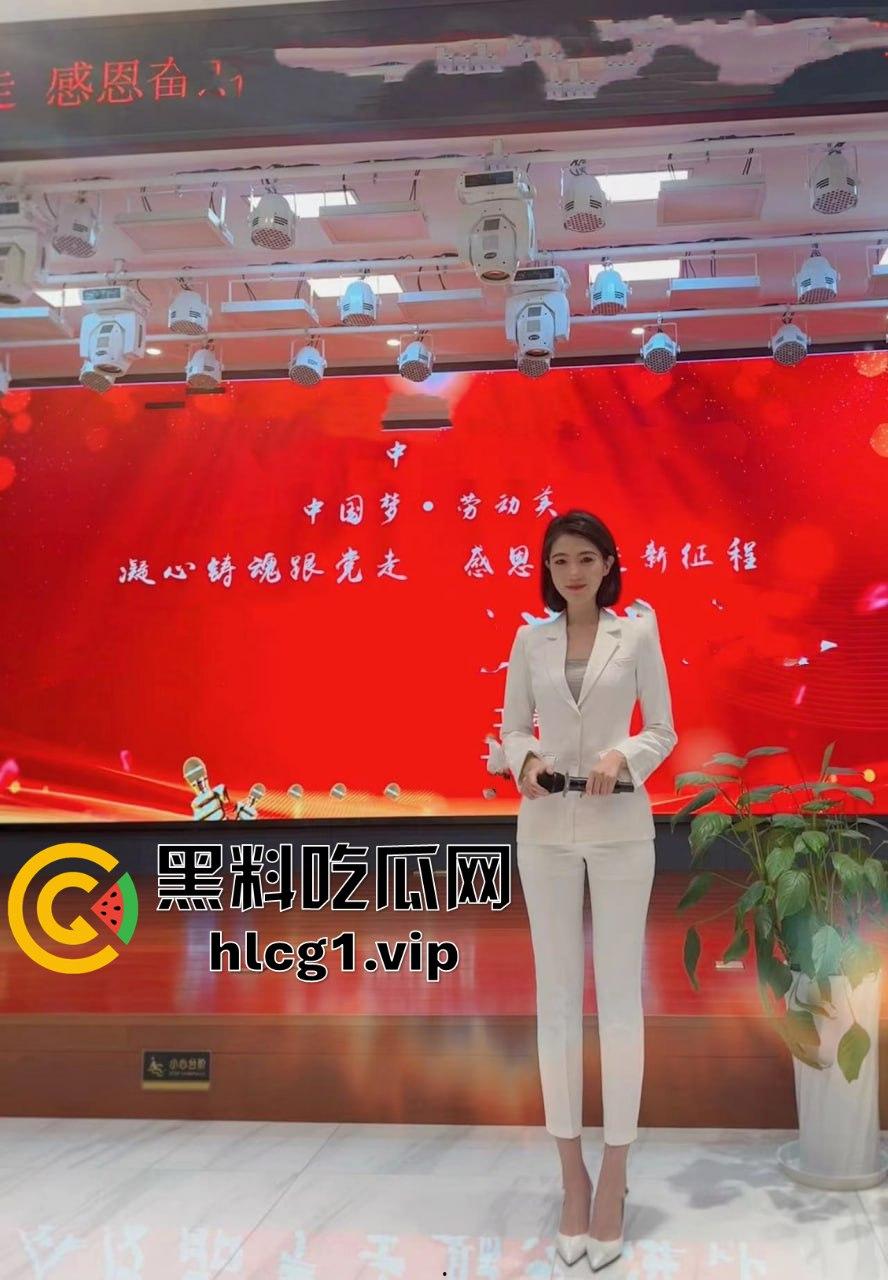 青岛电台主持人劳斯莱斯拍视频！渔网黑丝诱惑大哥，金主爸爸成就背后风光！  第2张