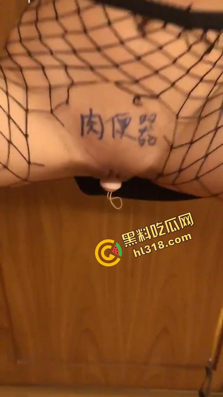 酒店惊现自挂门框肉便器,门上吊着要鸡巴求操,骚货还还开门楼道跳蛋自慰,对着监控玩逼叫到天亮! 第11张 酒店惊现自挂门框肉便器,门上吊着要鸡巴求操,骚货还还开门楼道跳蛋自慰,对着监控玩逼叫到天亮! 第11张