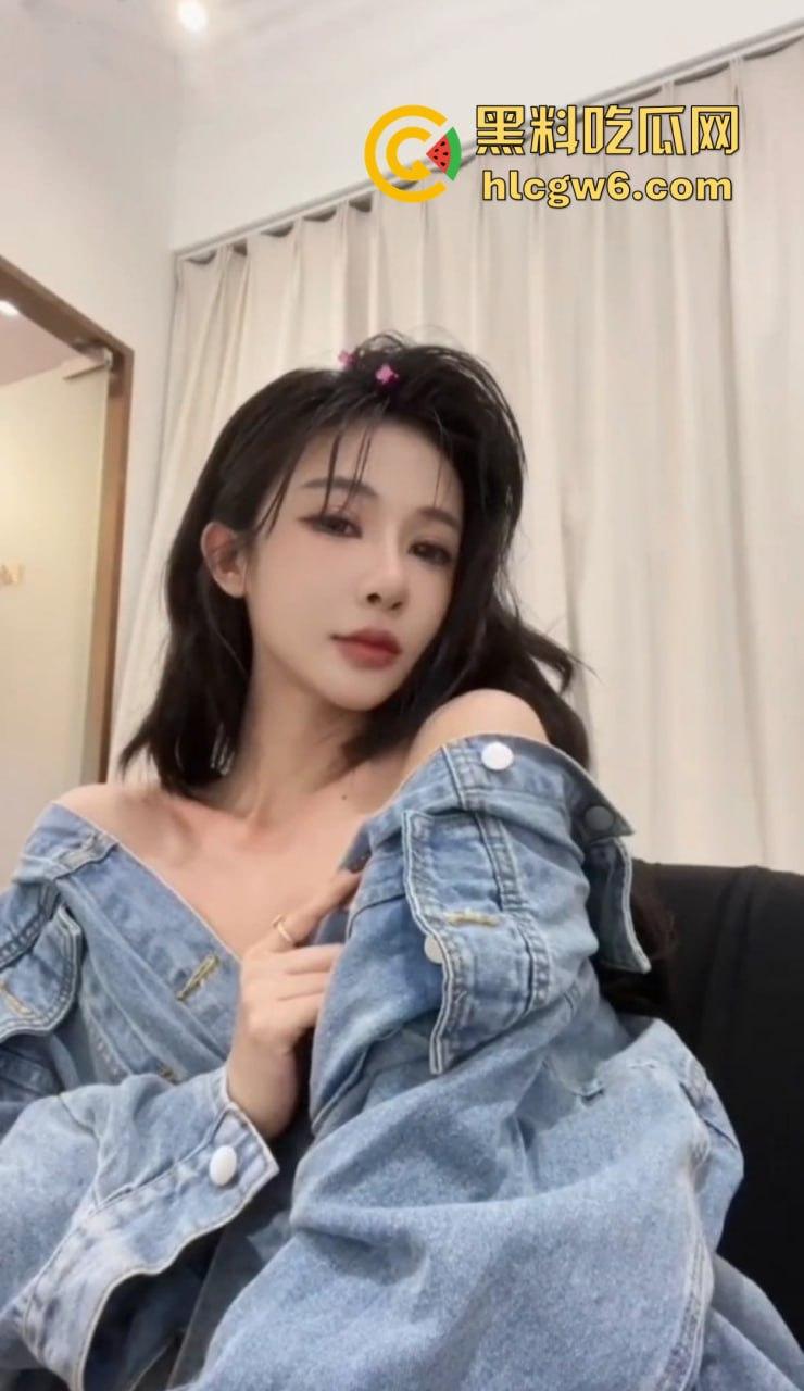 广州街头露出新手小情侣上线 老婆真空包臀裙黑丝高跟出街，老公偷偷带摄影师全程跟拍，回家看片直接湿到脚！  第9张