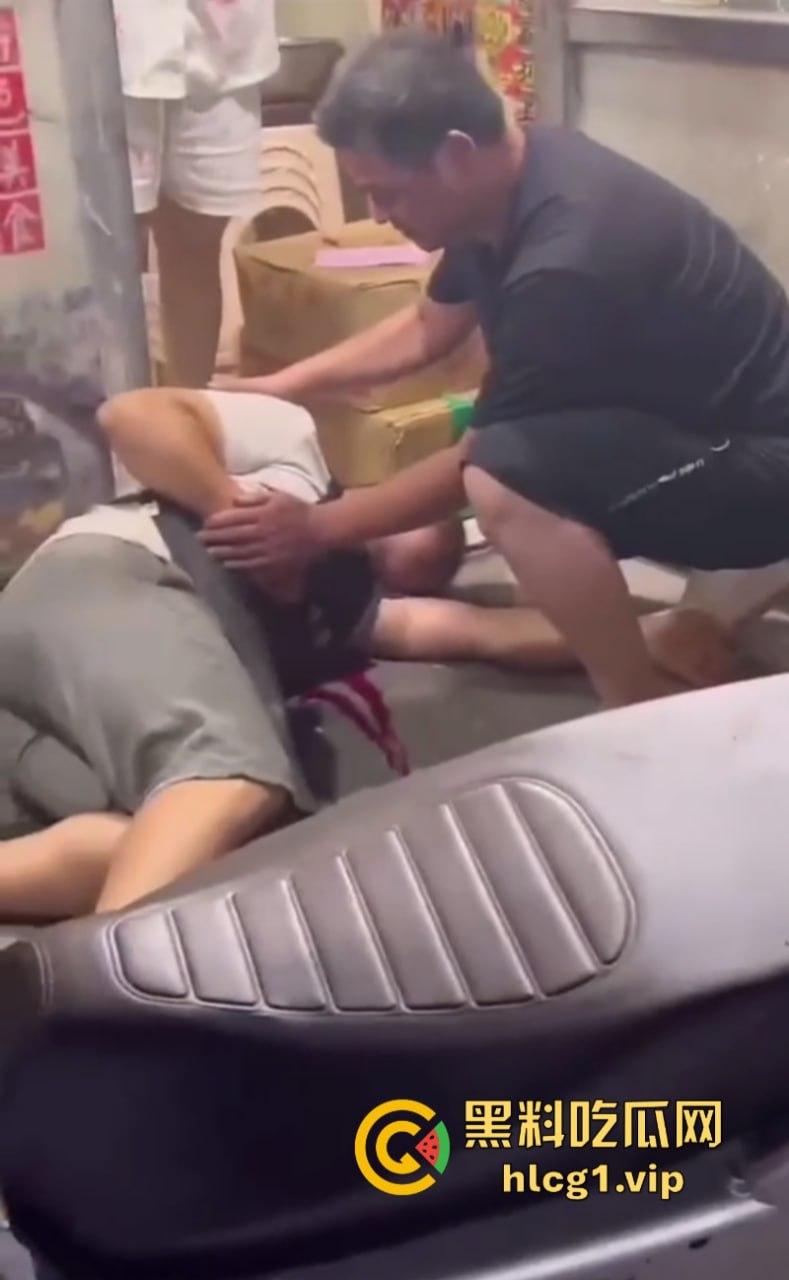 江苏宿迁蓝天市场外卖员等餐太久 拿刀刺杀饭店老板现场血流成河！  第2张