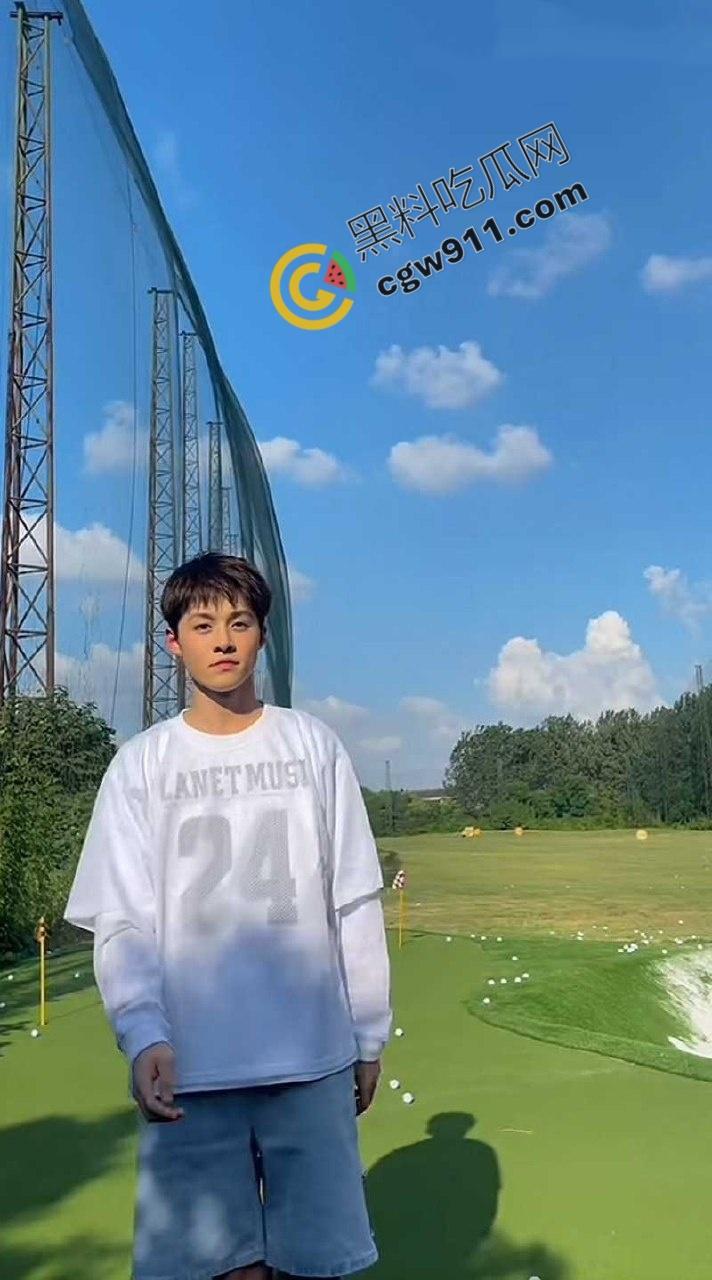 变形记富二代男主【黄润秋】淫乱私生活被女友【孟可佳】曝光！恋爱期间出轨酒吧当众接吻，性爱视频传遍全网！  第2张