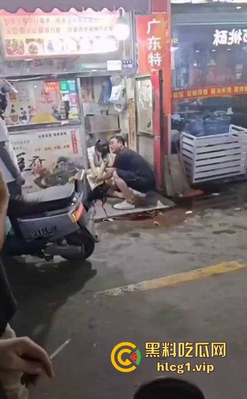 江苏宿迁蓝天市场外卖员等餐太久 拿刀刺杀饭店老板现场血流成河！  第4张