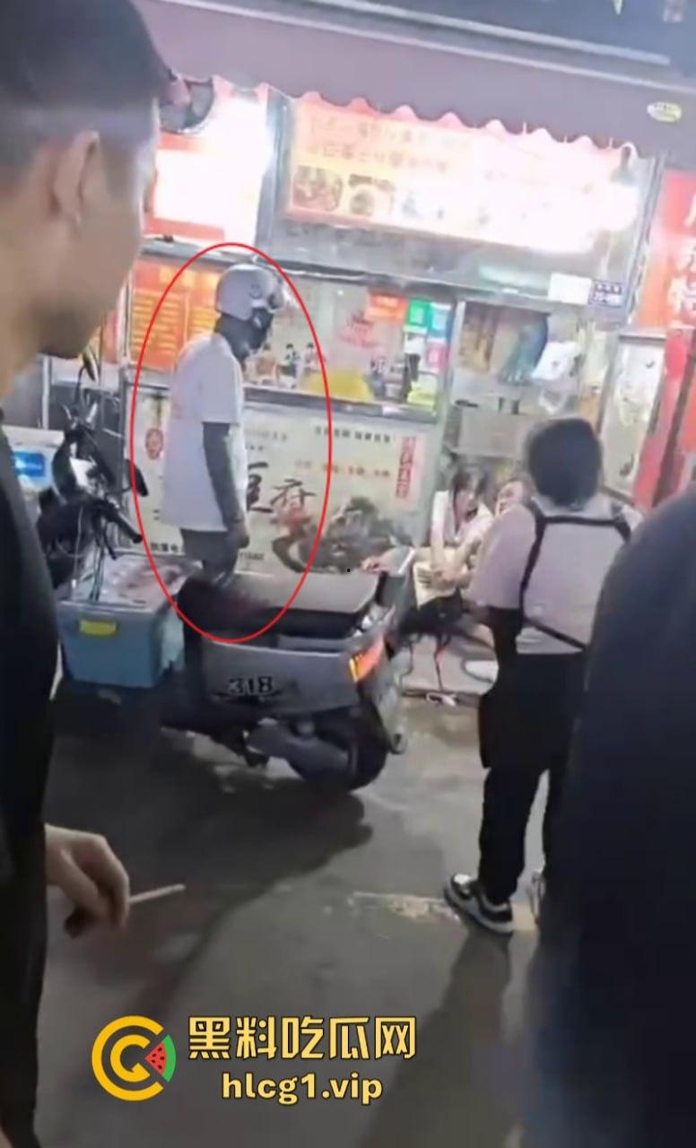 江苏宿迁蓝天市场外卖员等餐太久 拿刀刺杀饭店老板现场血流成河！  第5张