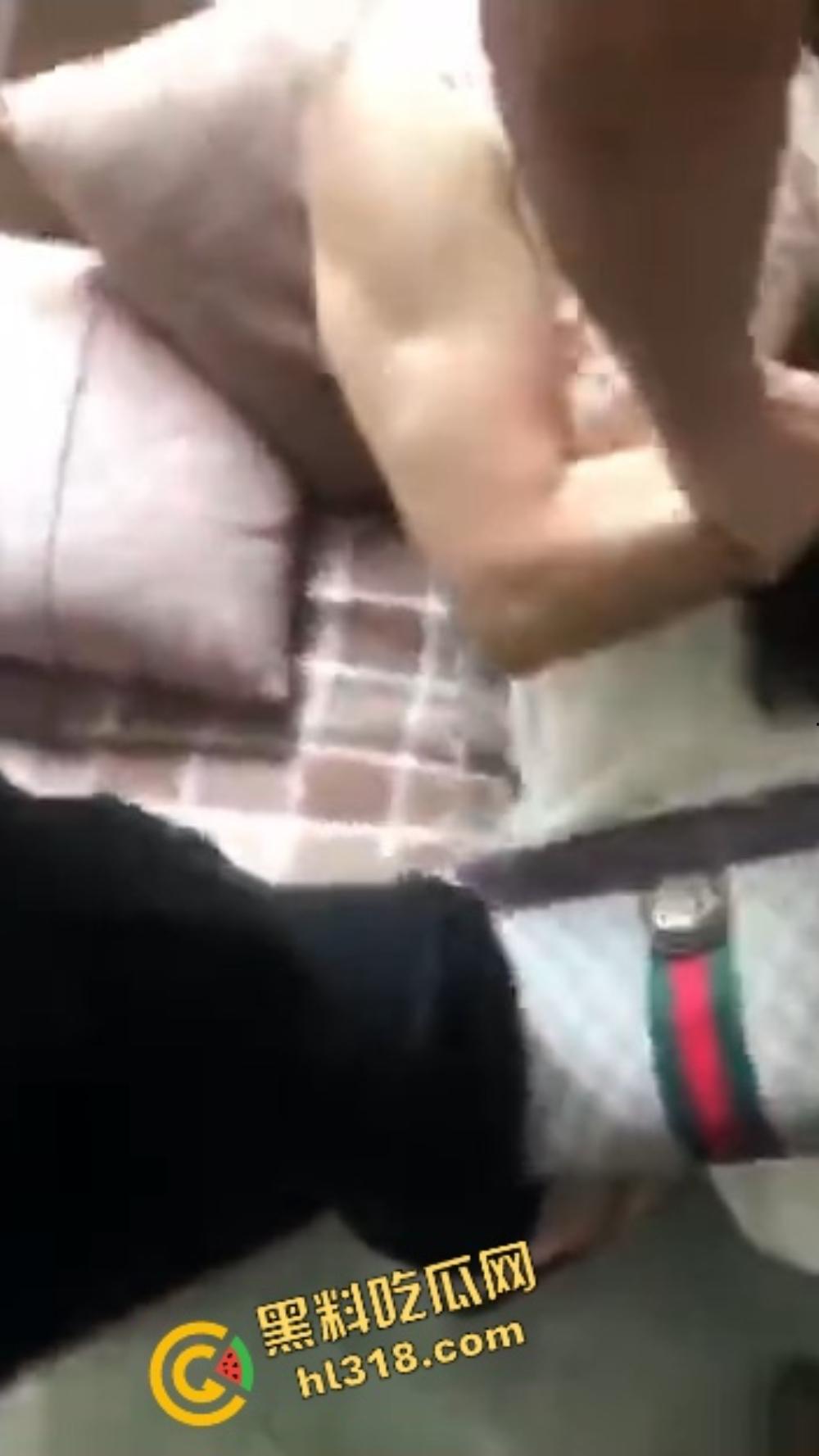 烟台狠女大战小三，上来一鞭腿、锁喉薅头发，正宫暴力值直接拉满，小三当场认怂！  第9张