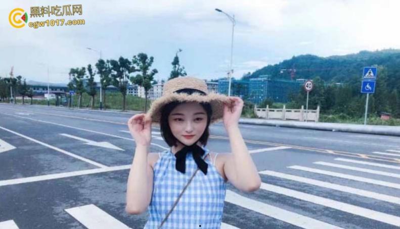 海南大学学妹【赵静怡】，被金主包养视频流出，穿着连体黑丝被金主按住头操嘴，极品翘臀后入打桩猛草 ！  第1张