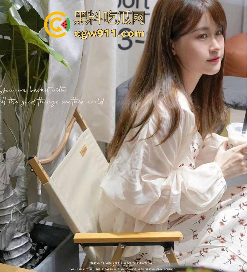 广州极品骚货【刘雅晴】与金主网调性爱视频流出，手指对镜狂抠粉嫩蜜穴，线下激情操逼翘臀狂摇！  第1张