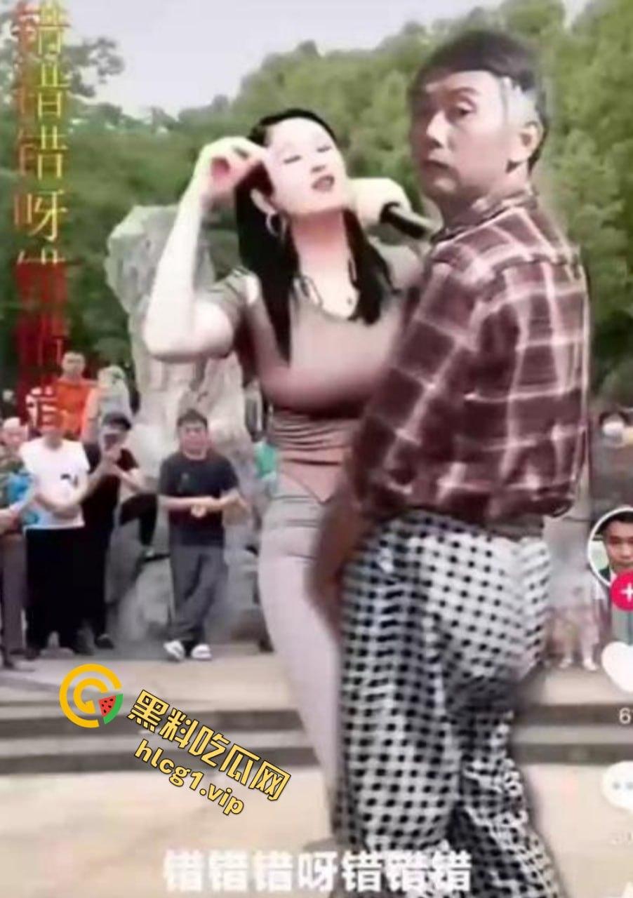 抖音62岁大爷『吕爱全』饥渴难耐!与多位人妻网红合拍!竟隔着屏幕摩擦人妻小腹! 第5张 抖音62岁大爷『吕爱全』饥渴难耐!与多位人妻网红合拍!竟隔着屏幕摩擦人妻小腹! 第5张