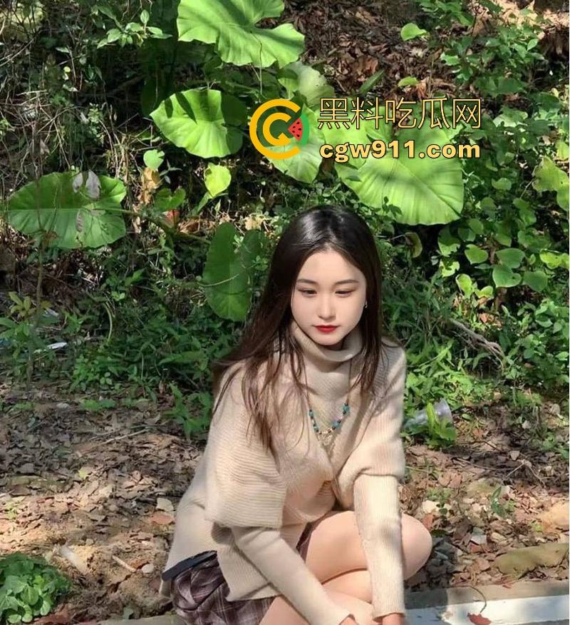 广州极品骚货【刘雅晴】与金主网调性爱视频流出，手指对镜狂抠粉嫩蜜穴，线下激情操逼翘臀狂摇！  第2张